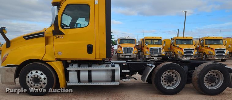 image for item NZ9291 2020 Freightliner  Cascadia 126 semi truck