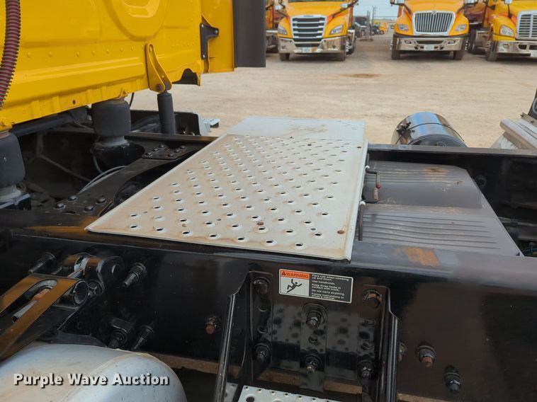 image for item NZ9291 2020 Freightliner  Cascadia 126 semi truck