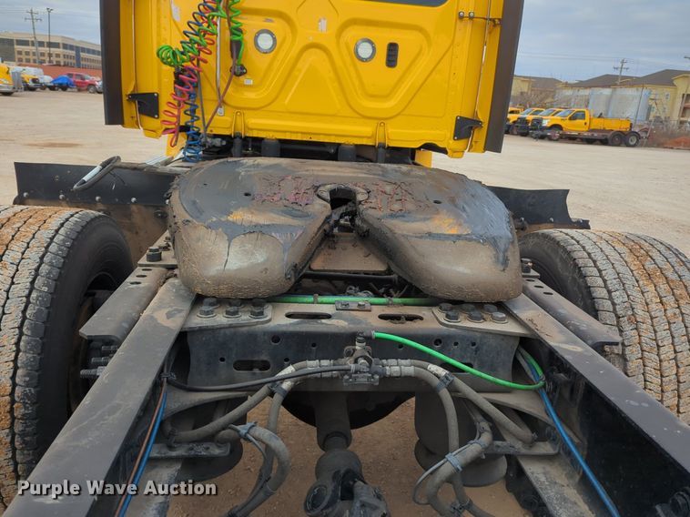 image for item NZ9291 2020 Freightliner  Cascadia 126 semi truck