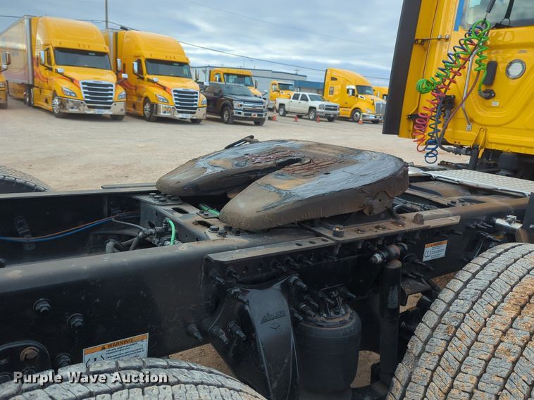 image for item NZ9291 2020 Freightliner  Cascadia 126 semi truck