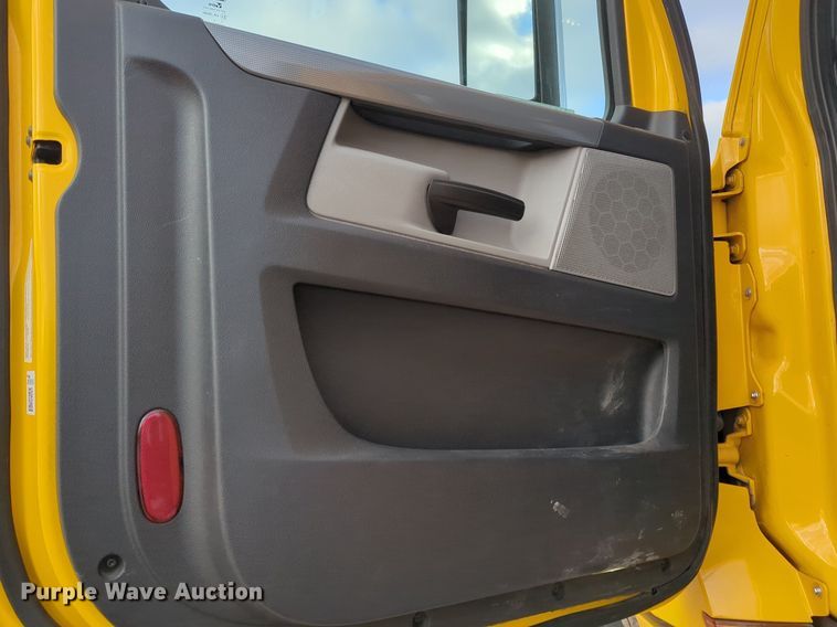 image for item NZ9291 2020 Freightliner  Cascadia 126 semi truck