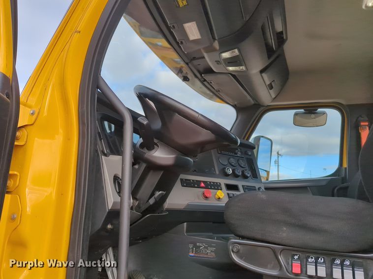 image for item NZ9291 2020 Freightliner  Cascadia 126 semi truck