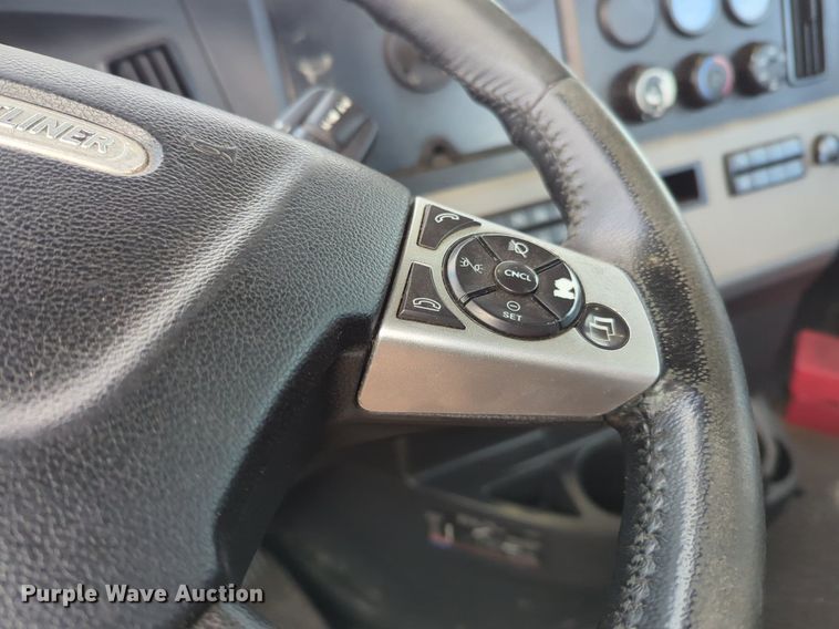 image for item NZ9291 2020 Freightliner  Cascadia 126 semi truck