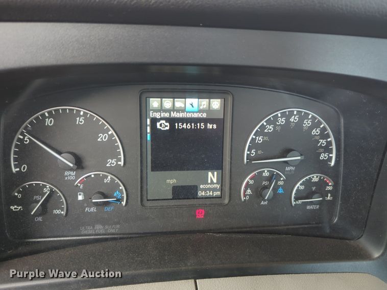 image for item NZ9291 2020 Freightliner  Cascadia 126 semi truck