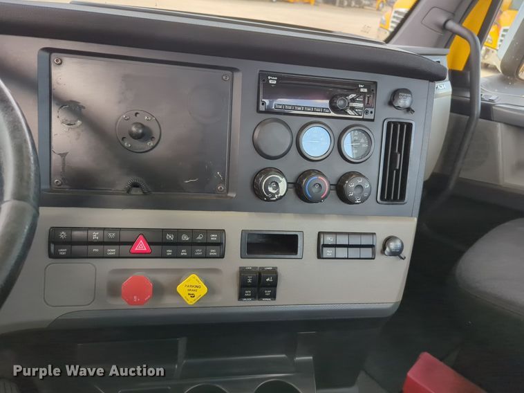 image for item NZ9291 2020 Freightliner  Cascadia 126 semi truck