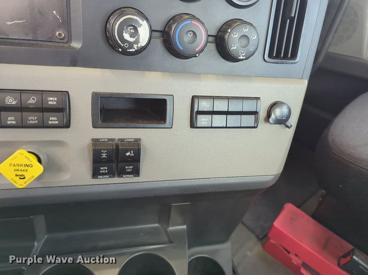 image for item NZ9291 2020 Freightliner  Cascadia 126 semi truck