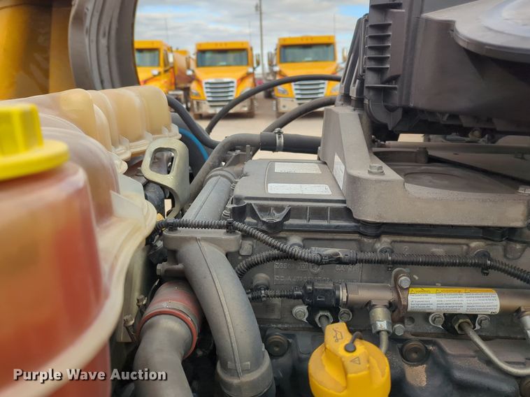 image for item NZ9291 2020 Freightliner  Cascadia 126 semi truck