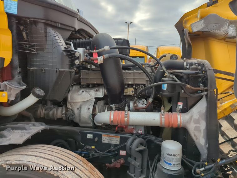 image for item NZ9291 2020 Freightliner  Cascadia 126 semi truck