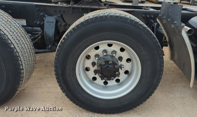 image for item NZ9291 2020 Freightliner  Cascadia 126 semi truck