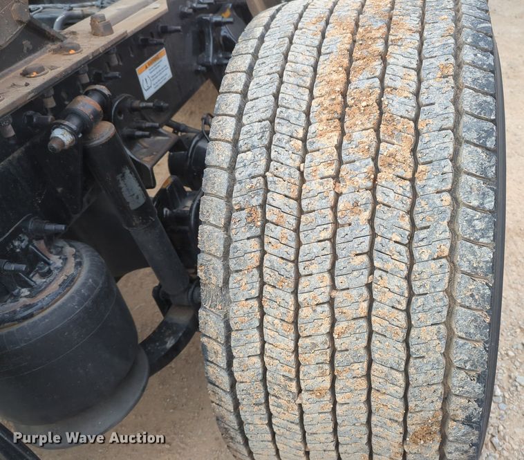 image for item NZ9291 2020 Freightliner  Cascadia 126 semi truck