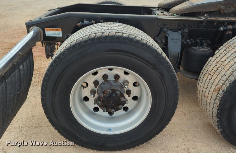 image for item NZ9291 2020 Freightliner  Cascadia 126 semi truck