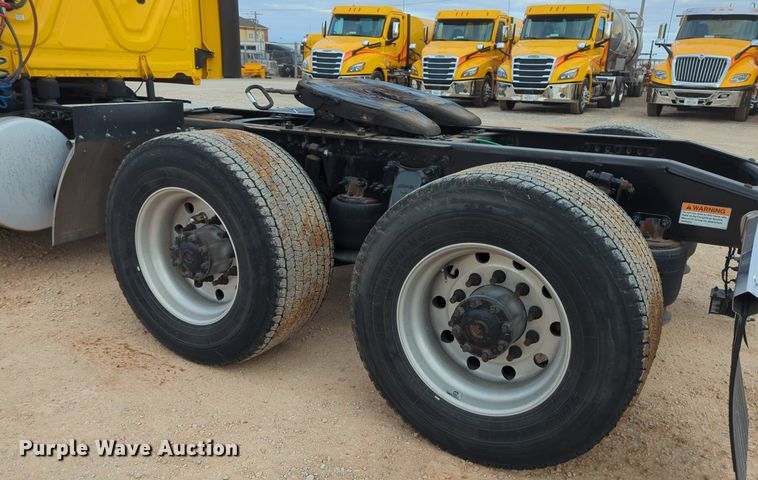 image for item NZ9291 2020 Freightliner  Cascadia 126 semi truck