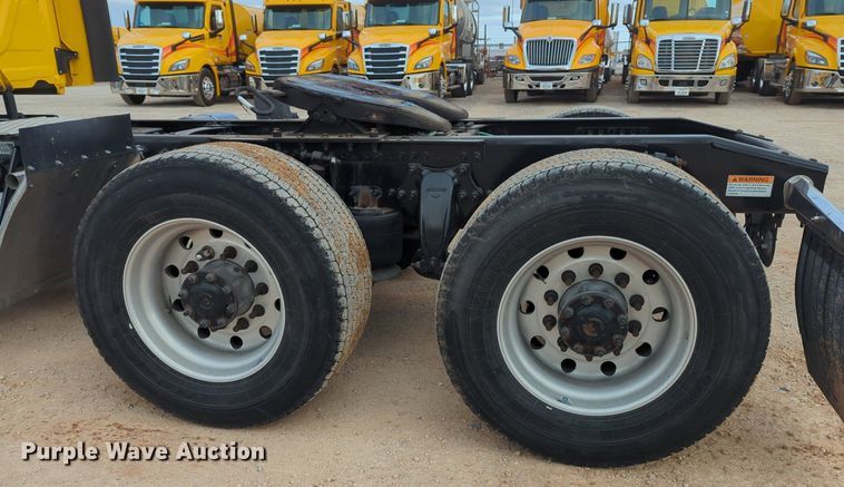 image for item NZ9291 2020 Freightliner  Cascadia 126 semi truck