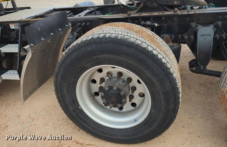 image for item NZ9291 2020 Freightliner  Cascadia 126 semi truck