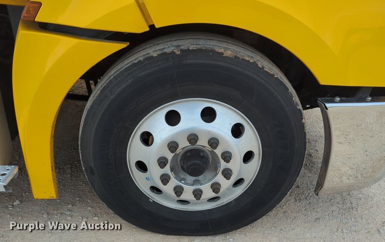 image for item NZ9291 2020 Freightliner  Cascadia 126 semi truck