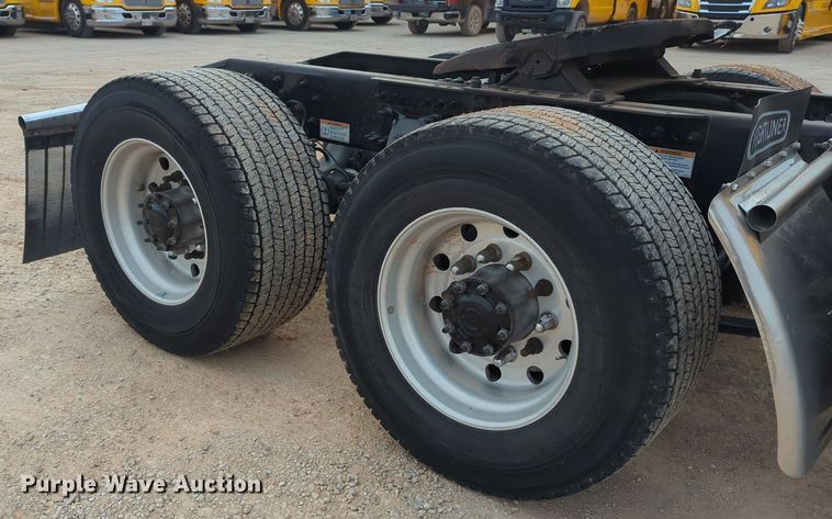 image for item NZ9291 2020 Freightliner  Cascadia 126 semi truck