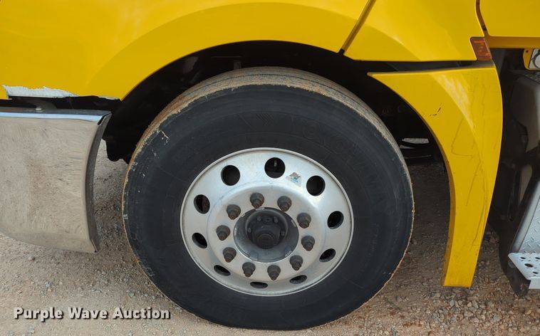 image for item NZ9291 2020 Freightliner  Cascadia 126 semi truck