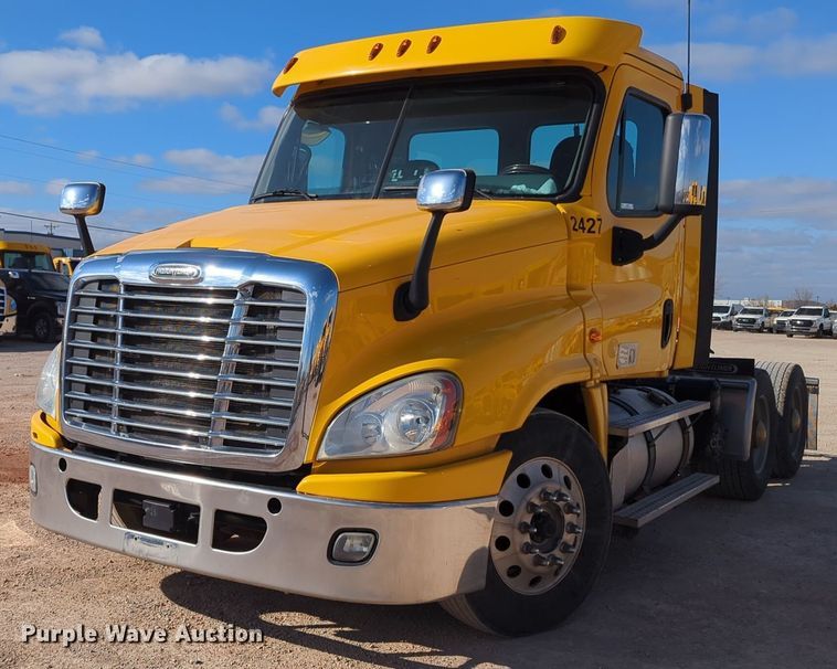 image for item NZ9296 2018 Freightliner Cascadia 125 semi truck