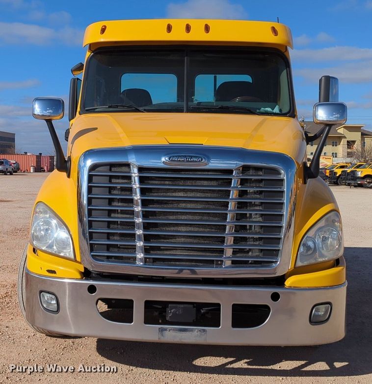 image for item NZ9296 2018 Freightliner Cascadia 125 semi truck