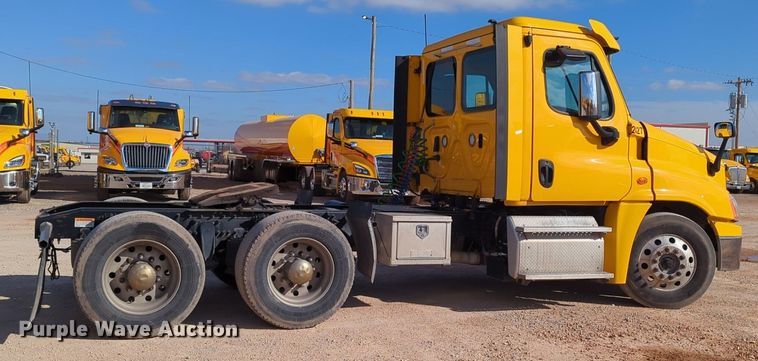 image for item NZ9296 2018 Freightliner Cascadia 125 semi truck