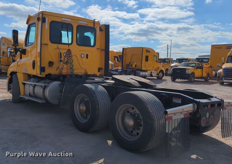 image for item NZ9296 2018 Freightliner Cascadia 125 semi truck