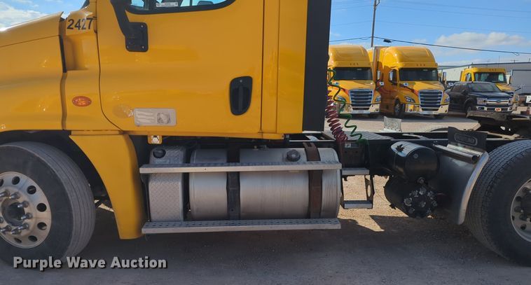 image for item NZ9296 2018 Freightliner Cascadia 125 semi truck