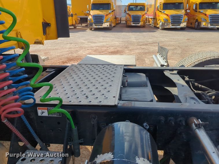 image for item NZ9296 2018 Freightliner Cascadia 125 semi truck