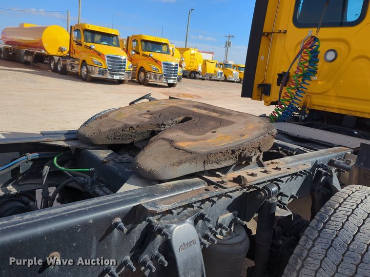 image for item NZ9296 2018 Freightliner Cascadia 125 semi truck