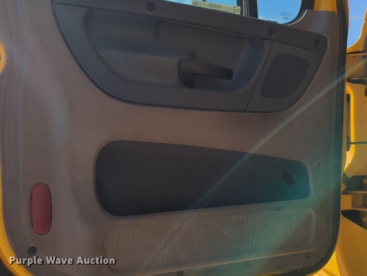 image for item NZ9296 2018 Freightliner Cascadia 125 semi truck