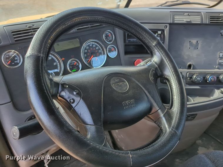 image for item NZ9296 2018 Freightliner Cascadia 125 semi truck