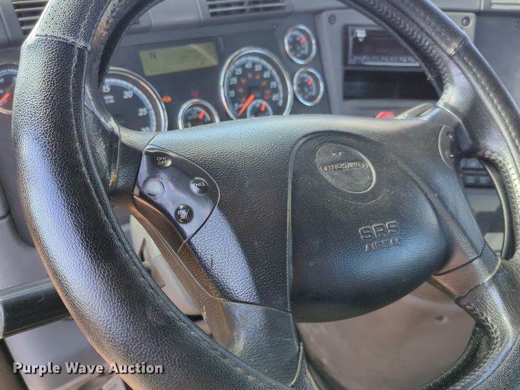 image for item NZ9296 2018 Freightliner Cascadia 125 semi truck