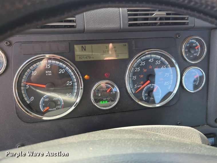 image for item NZ9296 2018 Freightliner Cascadia 125 semi truck