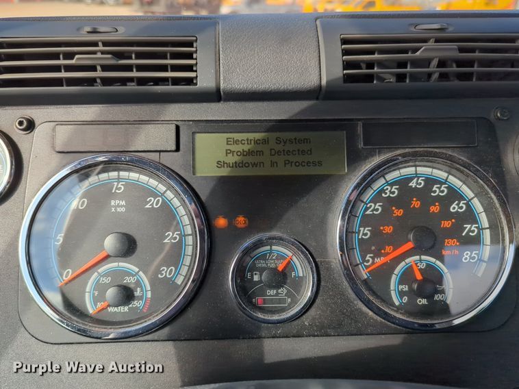 image for item NZ9296 2018 Freightliner Cascadia 125 semi truck