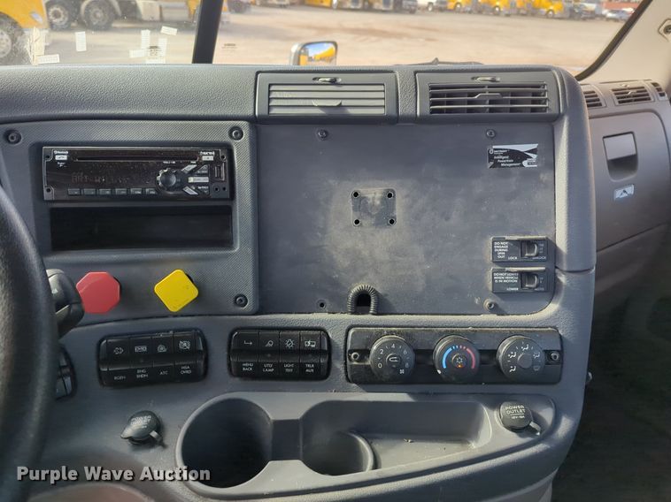 image for item NZ9296 2018 Freightliner Cascadia 125 semi truck