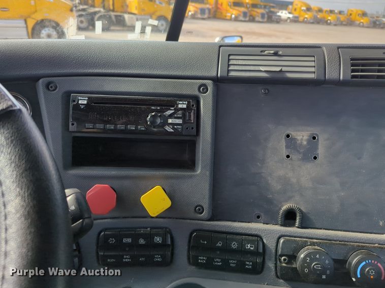 image for item NZ9296 2018 Freightliner Cascadia 125 semi truck