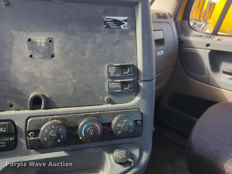 image for item NZ9296 2018 Freightliner Cascadia 125 semi truck