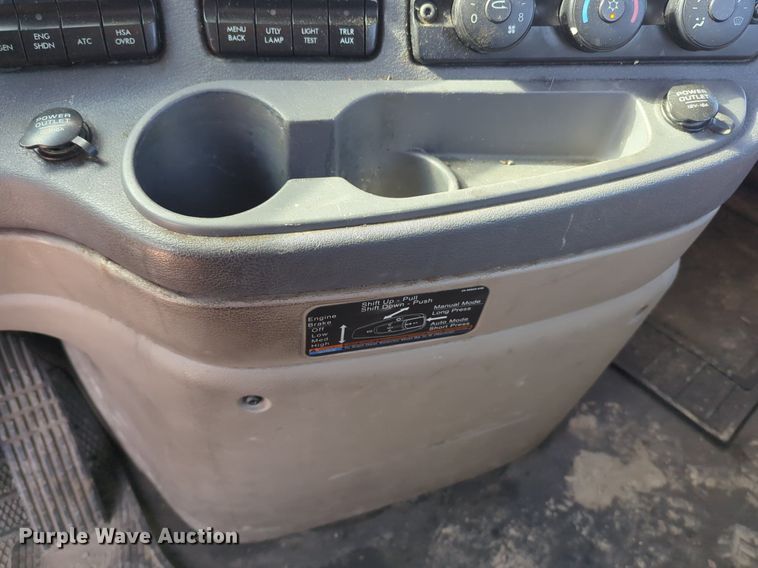 image for item NZ9296 2018 Freightliner Cascadia 125 semi truck