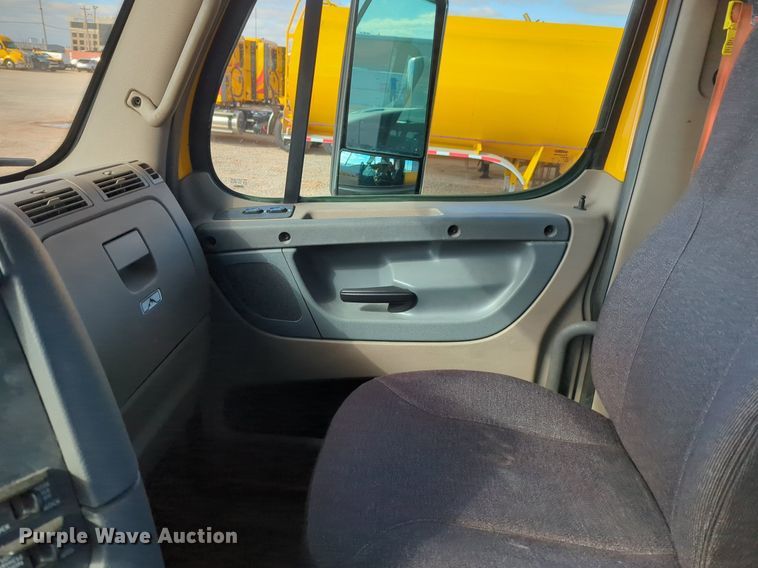 image for item NZ9296 2018 Freightliner Cascadia 125 semi truck