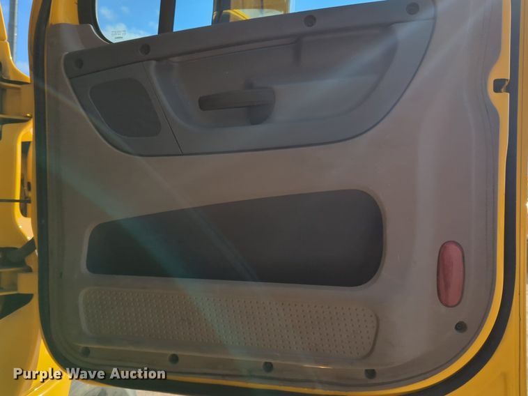 image for item NZ9296 2018 Freightliner Cascadia 125 semi truck