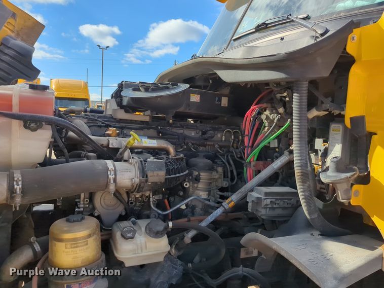 image for item NZ9296 2018 Freightliner Cascadia 125 semi truck