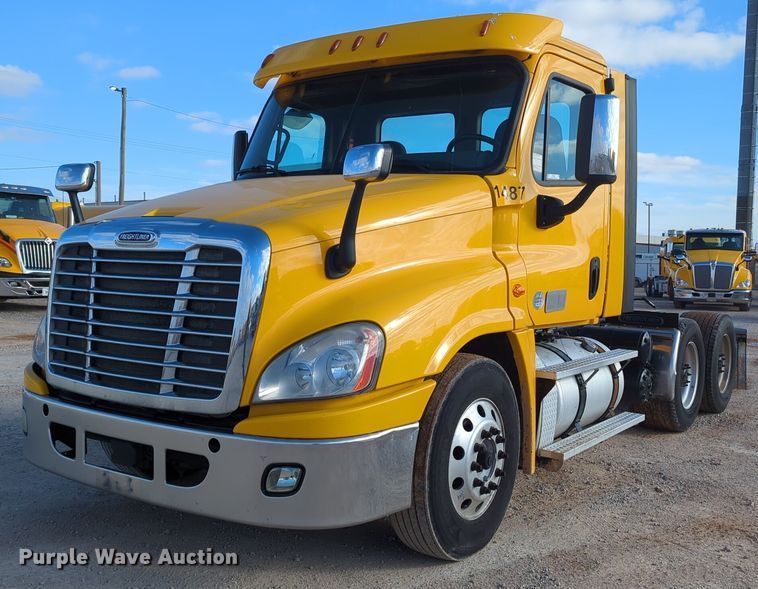 image for item NZ9297 2018 Freightliner  Cascadia 125 semi truck