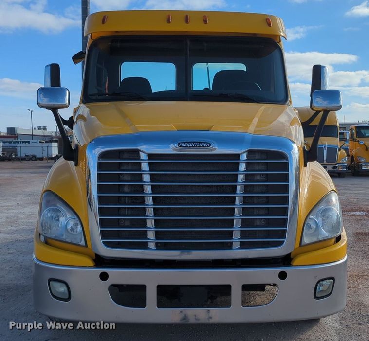 image for item NZ9297 2018 Freightliner  Cascadia 125 semi truck