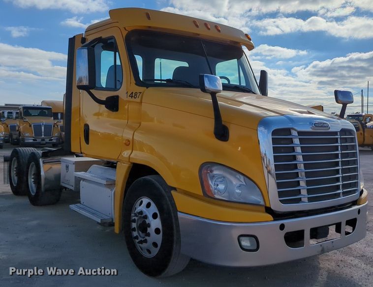 image for item NZ9297 2018 Freightliner  Cascadia 125 semi truck