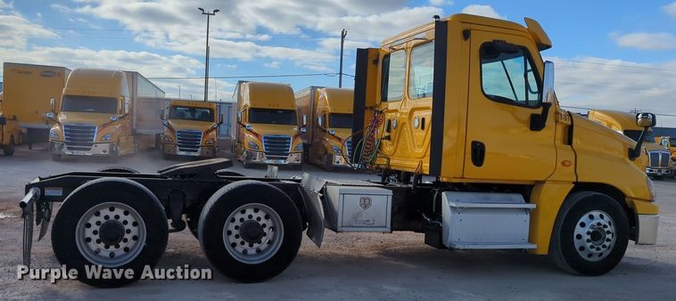 image for item NZ9297 2018 Freightliner  Cascadia 125 semi truck