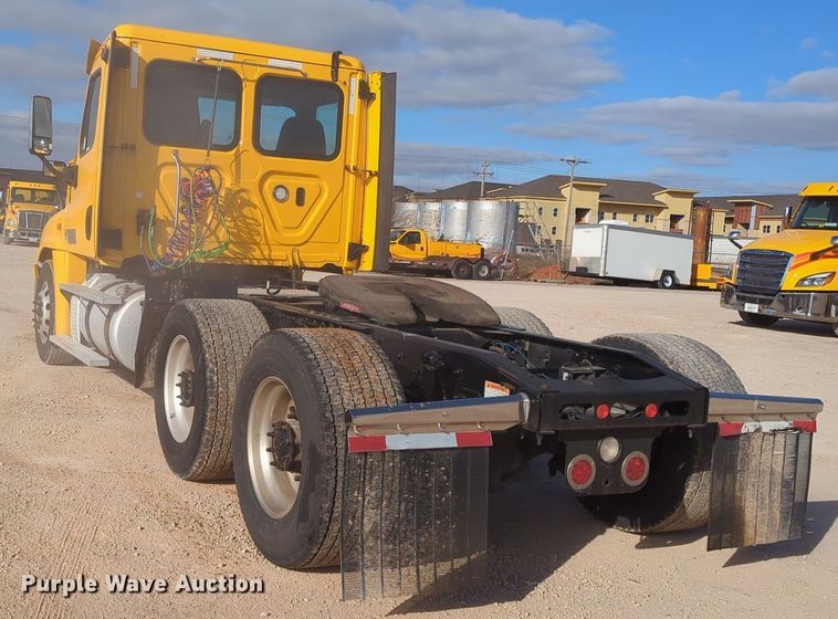 image for item NZ9297 2018 Freightliner  Cascadia 125 semi truck