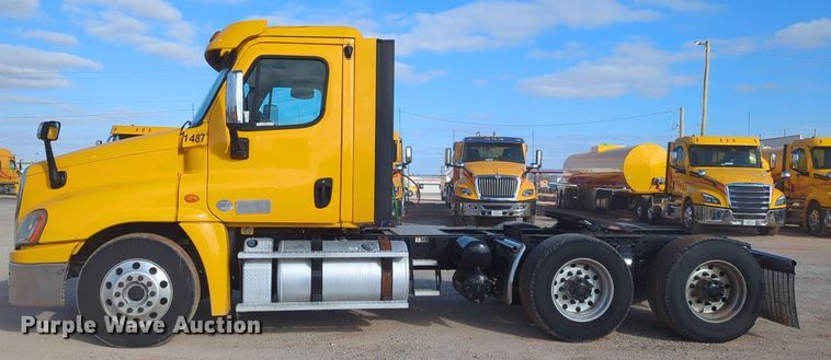 image for item NZ9297 2018 Freightliner  Cascadia 125 semi truck