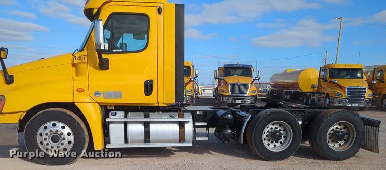 image for item NZ9297 2018 Freightliner  Cascadia 125 semi truck