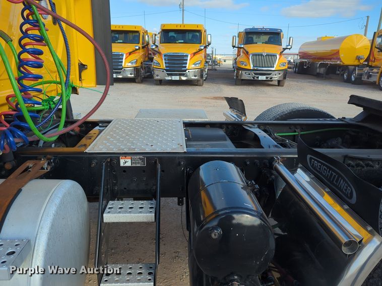 image for item NZ9297 2018 Freightliner  Cascadia 125 semi truck