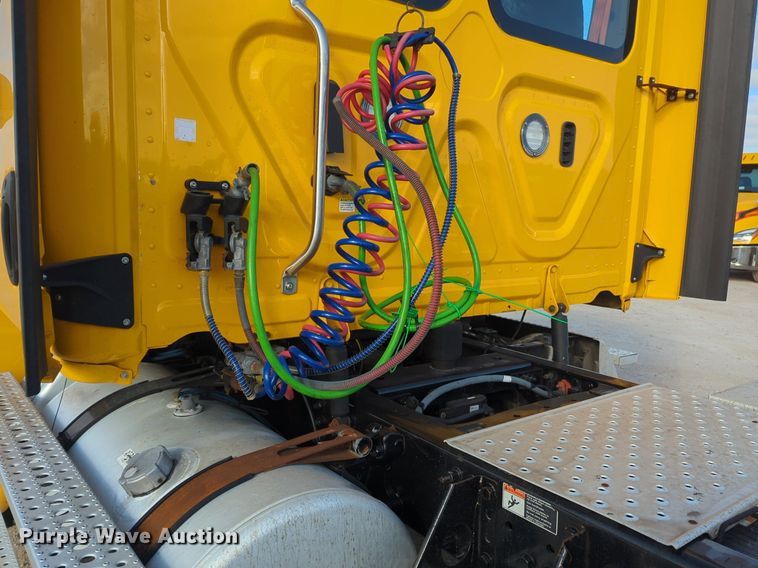 image for item NZ9297 2018 Freightliner  Cascadia 125 semi truck