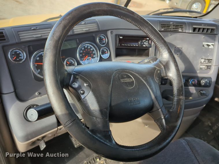 image for item NZ9297 2018 Freightliner  Cascadia 125 semi truck